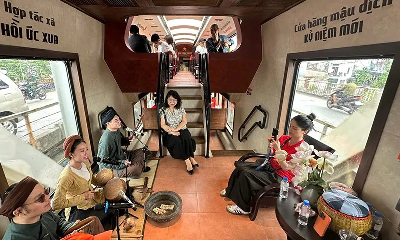 Bắt đầu vận hành đoàn tàu du lịch Hà Nội 5 cửa ô