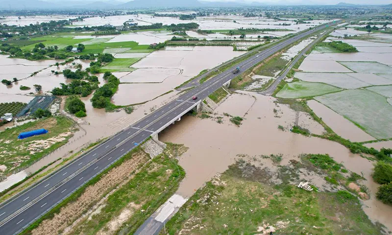 Cao tốc Vĩnh Hảo - Phan Thiết bị nước ngập hầm chui