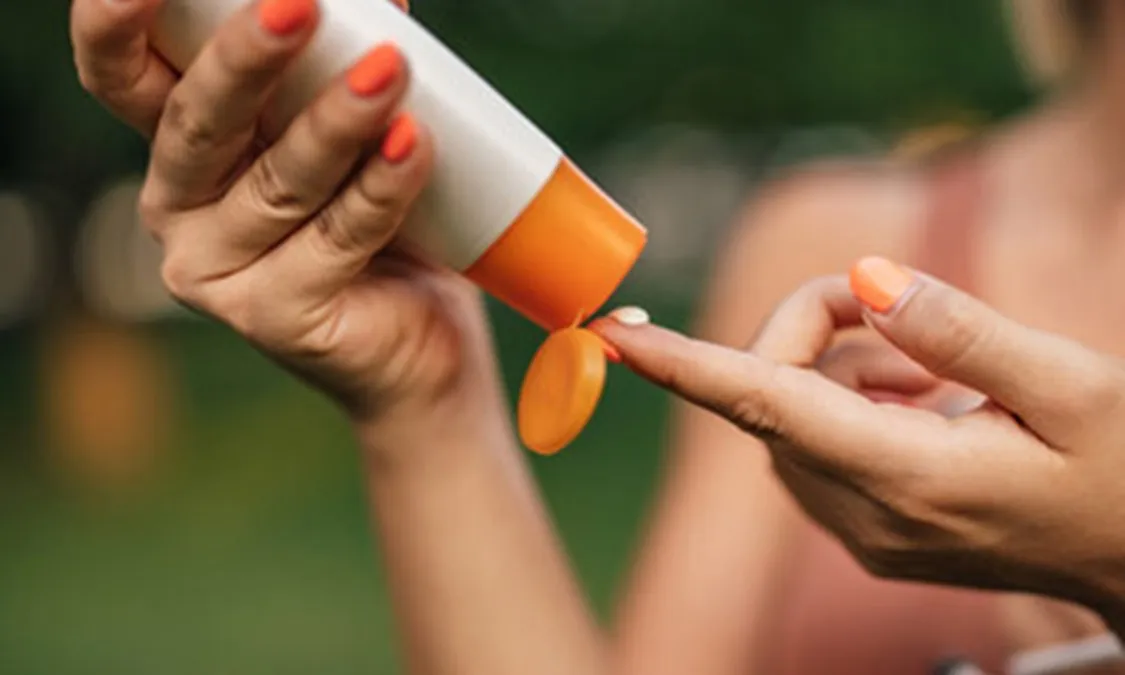 Kem chống nắng từ phấn hoa trà: Bảo vệ làn da, làm mát và thân thiện với môi trường