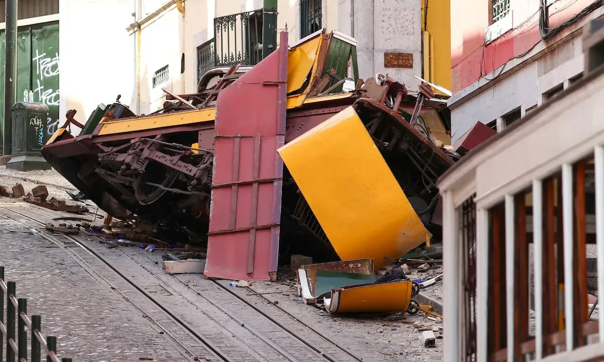 Kết quả điều tra ban đầu vụ tai nạn tàu leo núi ở Bồ Đào Nha: Đứt cáp nối giữa hai toa tàu