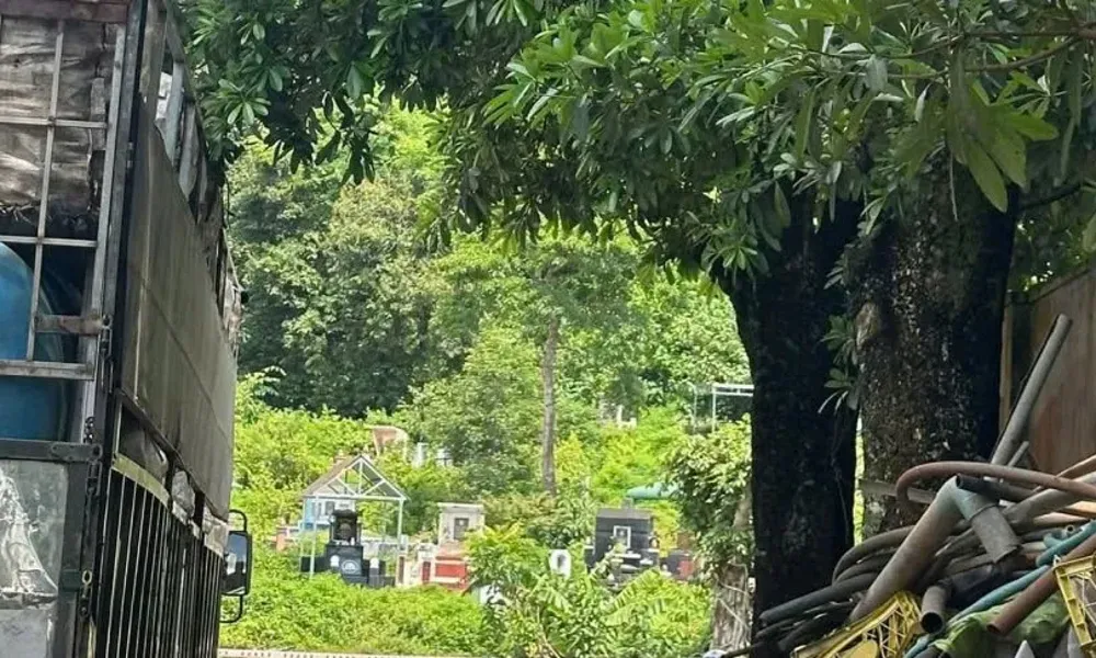 Bí ẩn vụ thi thể nam giới bên cạnh xe máy cháy rụi ở nghĩa trang Quảng Phú