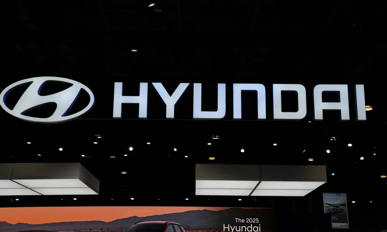 Sau vụ bắt giữ nhân viên Hyundai, ông Trump khuyên các công ty nước ngoài nên ‘đào tạo người Mỹ’