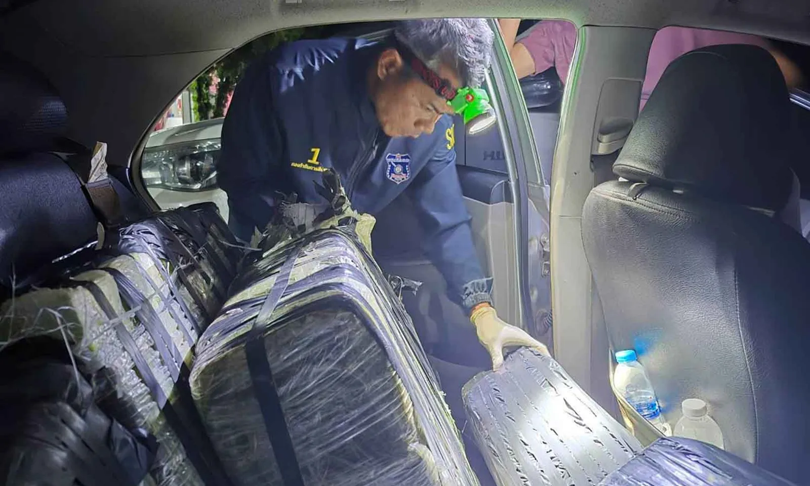 Hai người Thái Lan bị bắt giữ vì tàng trữ 146 kg ma túy đá