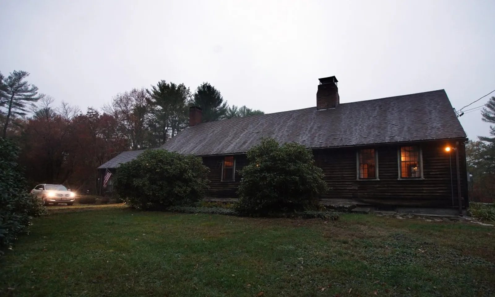 Ngôi nhà ma ám trong phim Hollywood được bán đấu giá   