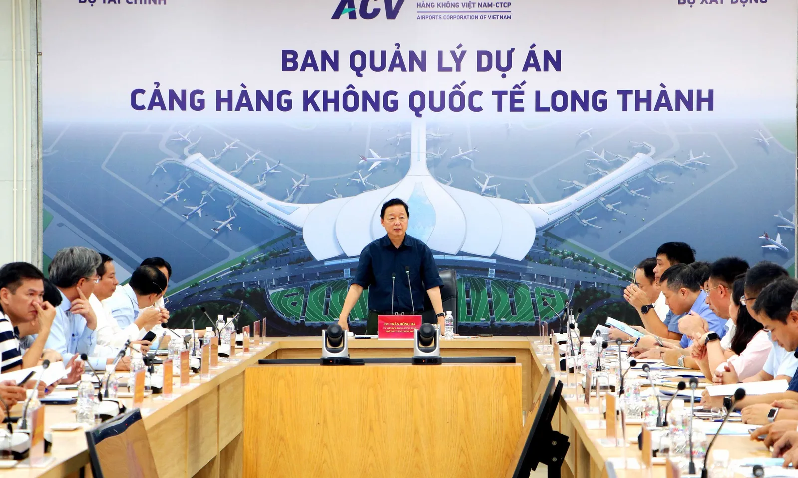 Phó Thủ tướng kiểm tra tiến độ sân bay Long Thành, yêu cầu đảm bảo chất lượng 5 sao