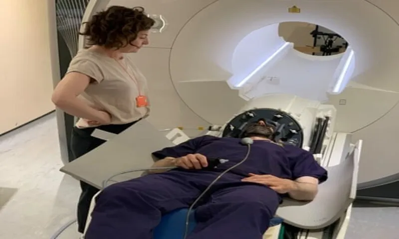 “Mũ bảo hiểm” siêu âm tích hợp MRI: Hy vọng mới trong điều trị bệnh Parkinson