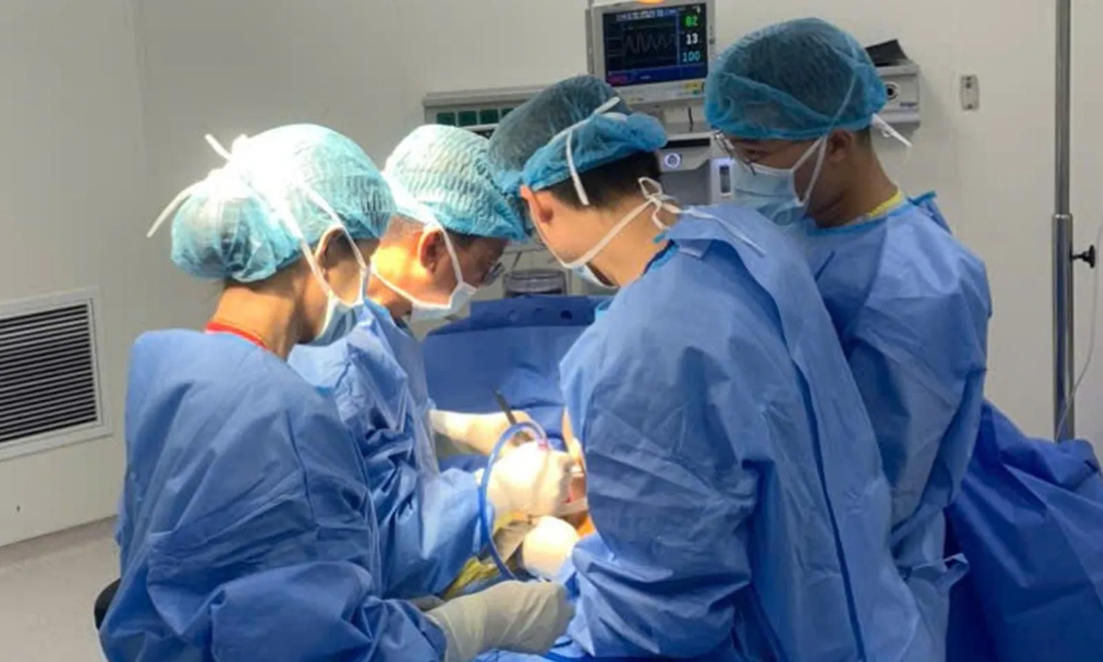 Mổ sỏi mật thành công cho bệnh nhân bị đảo ngược phủ tạng hoàn toàn