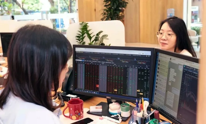 Chứng khoán lấy lại cân bằng