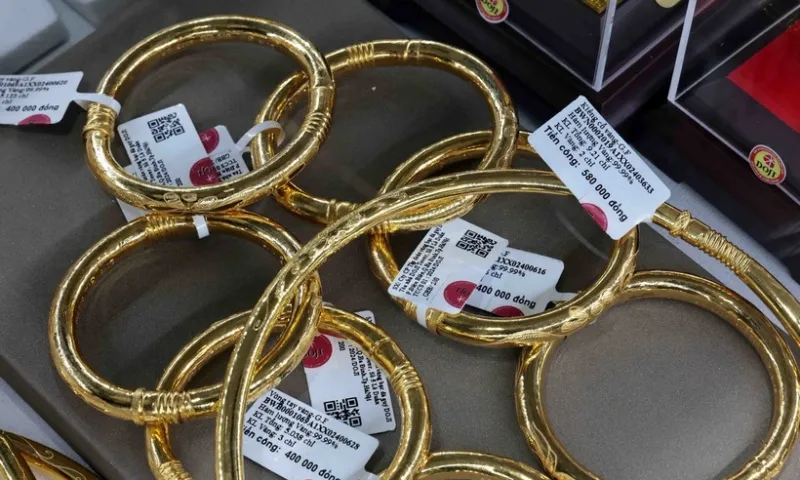 Vàng SJC áp sát mốc 135 triệu đồng/lượng 