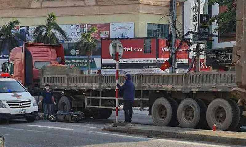 Xe đầu kéo đụng xe máy điện, người đàn ông đi xe máy tử vong