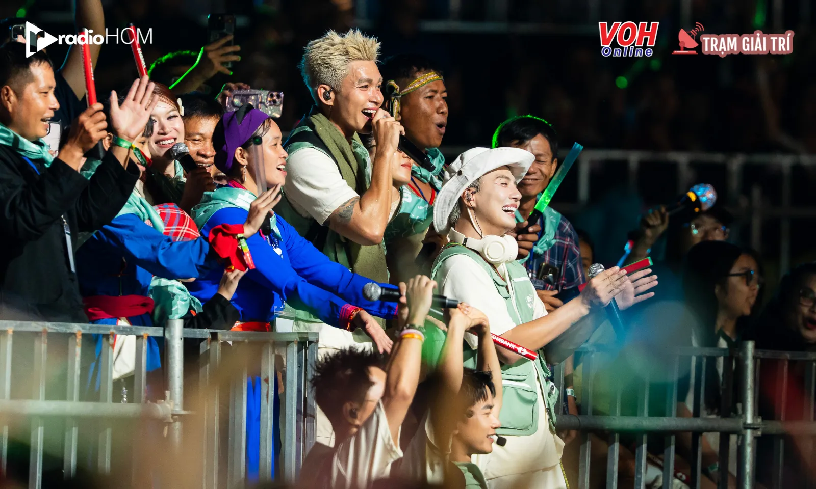 Encore Anh Trai Vượt Ngàn Chông Gai: Vì sao khán giả quyết không rời đi dù ánh đèn sân khấu đã tắt?