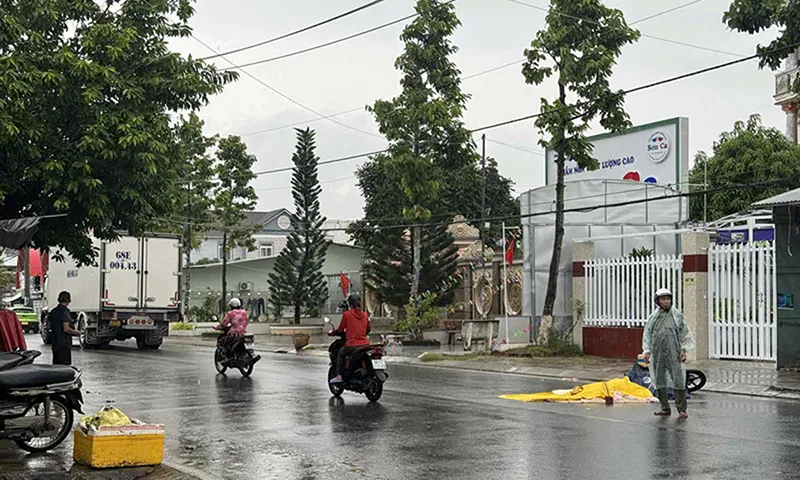 Va chạm ô tô tải, nam thanh niên đi xe máy tử vong tại chỗ