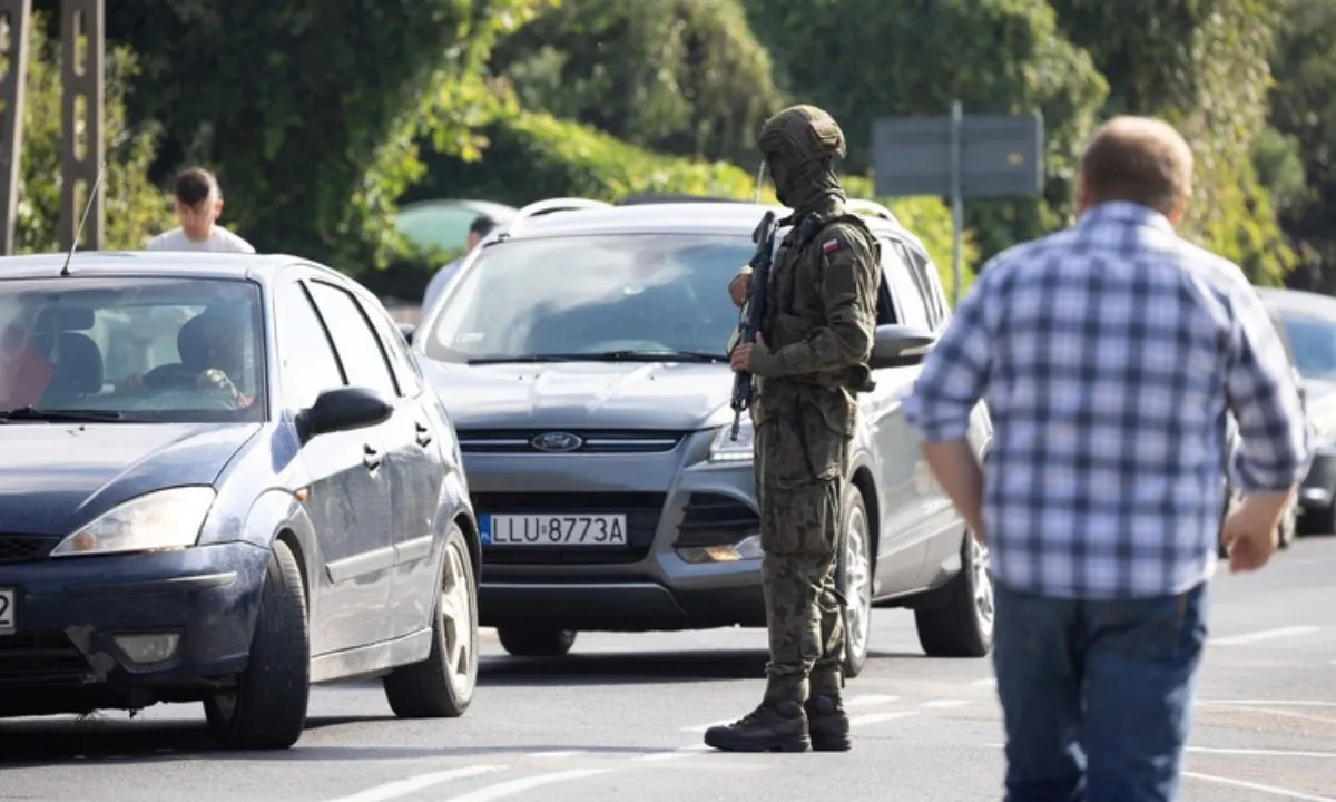 2025-09-10t084529z1117250416rc2woga1i17yrtrmadp3ukraine-crisis-poland-attack-1757496517197500412441