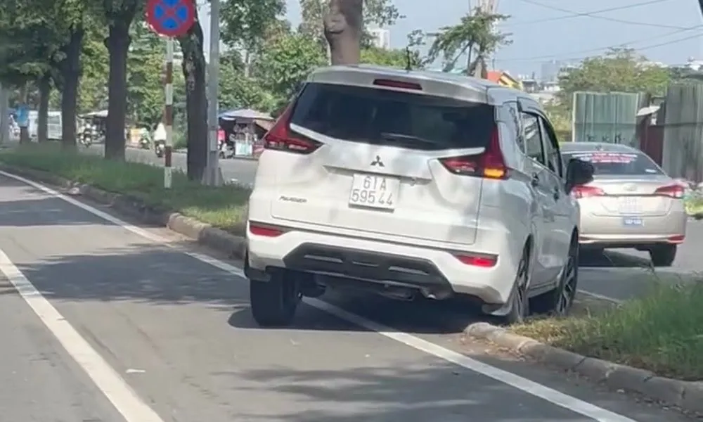 Công an TPHCM truy tìm tài xế xe hơi leo dải phân cách trên đường Nguyễn Văn Linh