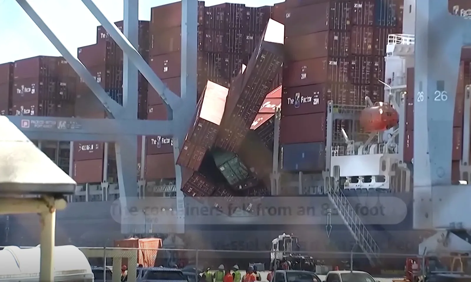 Điều tra sự cố hơn 60 container hàng hóa rơi xuống nước tại cảng California