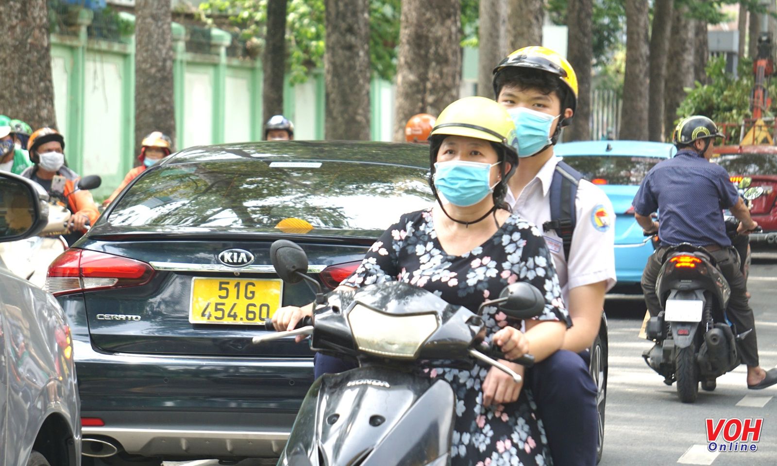 Phụ huynh, học sinh TPHCM rối bời vì lịch học mới
