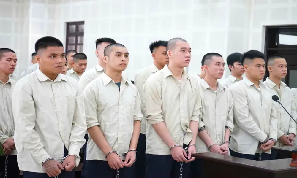 Mang dao, mác, bom xăng giải quyết mâu thuẫn, nhóm thanh niên đối mặt án nặng