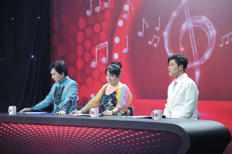 nhac-si-nguyen-van-chung-viet-nhac-tang-cho-chang-trai-mac-hoi-chung-tic 20250910-095110-14