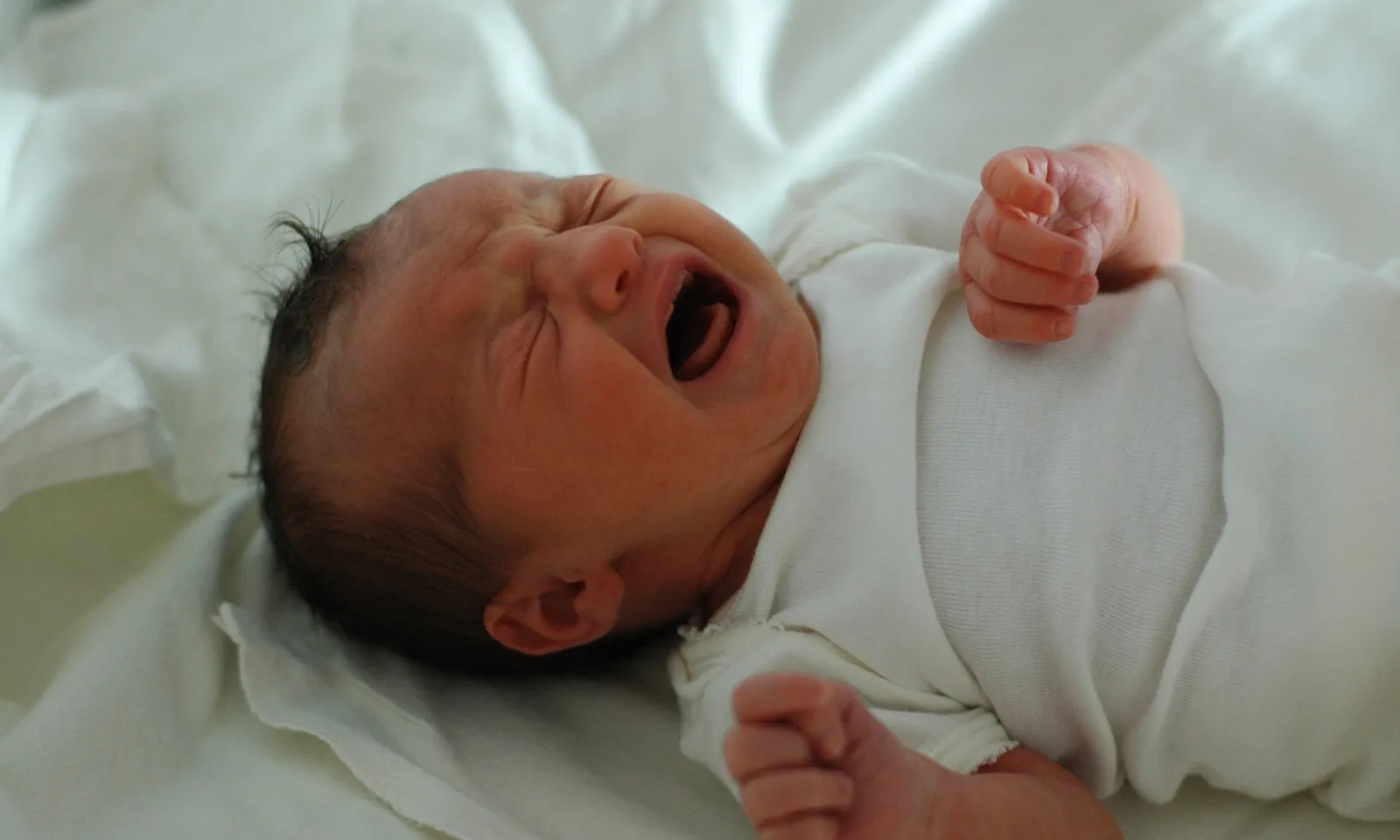 Nghiên cứu mới: Tiếng khóc của trẻ sơ sinh khiến người nghe ‘bốc hỏa’