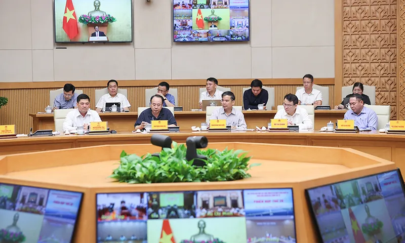 Thủ tướng: Phải vượt mục tiêu 3.000km đường cao tốc trong năm nay