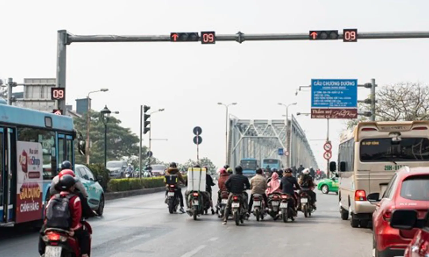 Đã xử lý hơn 11.000 đèn tín hiệu, biển báo giao thông bất cập