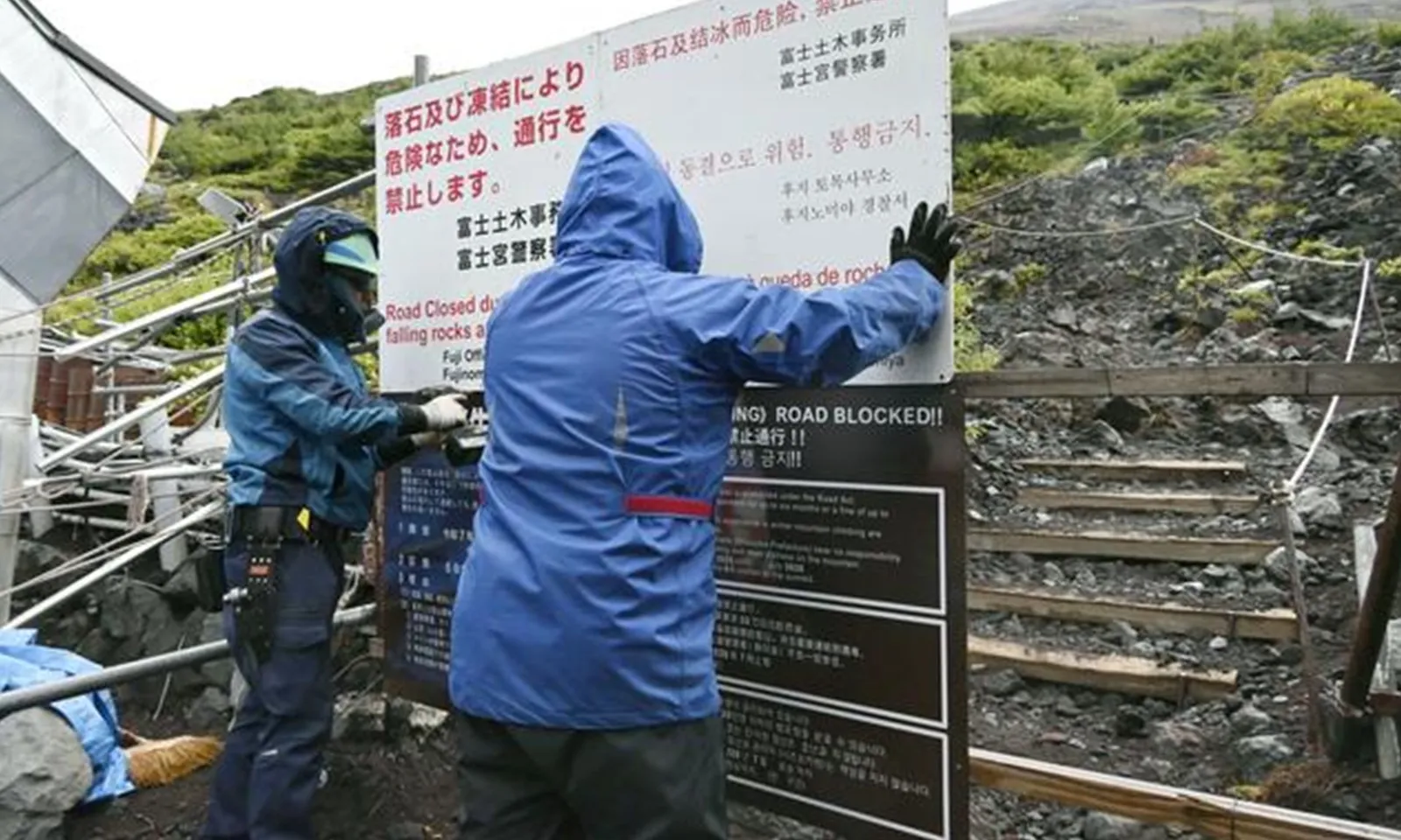 Nhật Bản đóng tất cả các tuyến đường mòn lên núi Phú Sĩ đến mùa hè năm sau