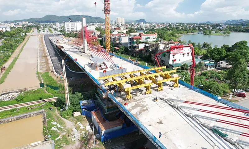 Thanh Hóa: Hợp long cầu vượt đường sắt Bắc - Nam tăng tốc về đích, thông xe tháng 12