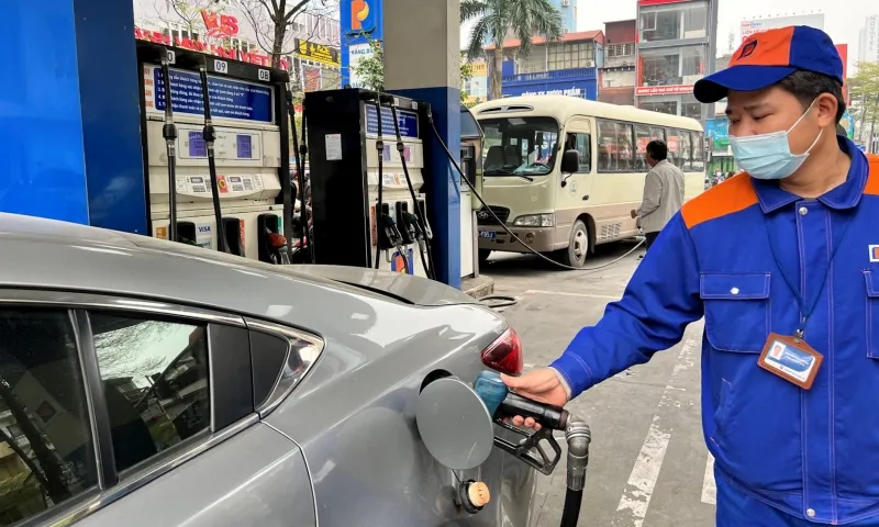 Dự báo giá xăng giảm từ chiều nay 