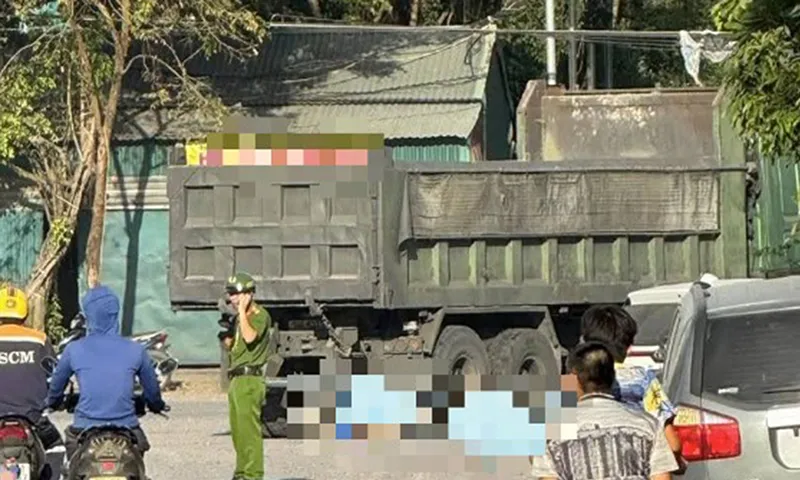 Hiện trường xảy ra vụ TNGT khiến hai vợ chồng gặp nạn - Ảnh nguồn MXH