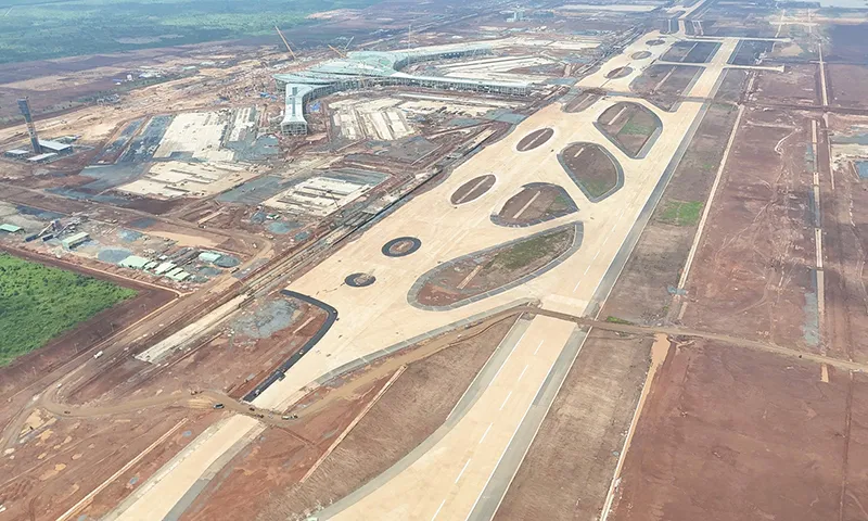 Toàn cảnh nhà ga sân bay Long Thành và đường cất hạ cánh thứ nhất đã hình thành
