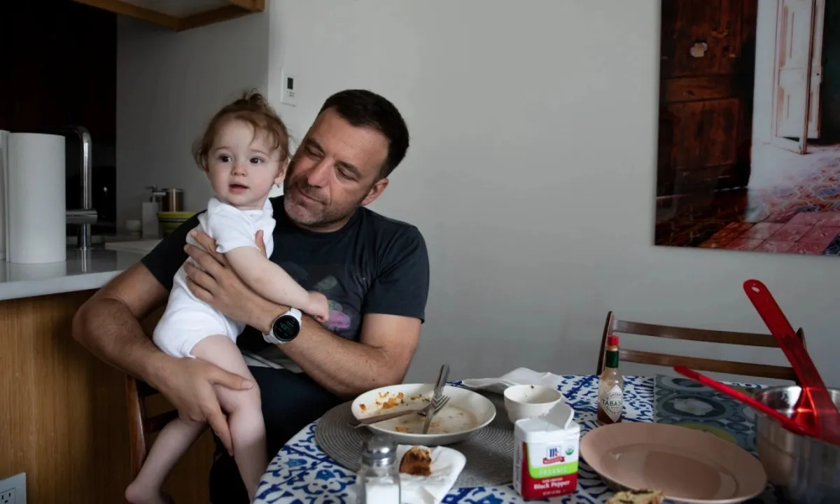 Nam giới Mỹ chọn làm cha đơn thân ngày càng nhiều