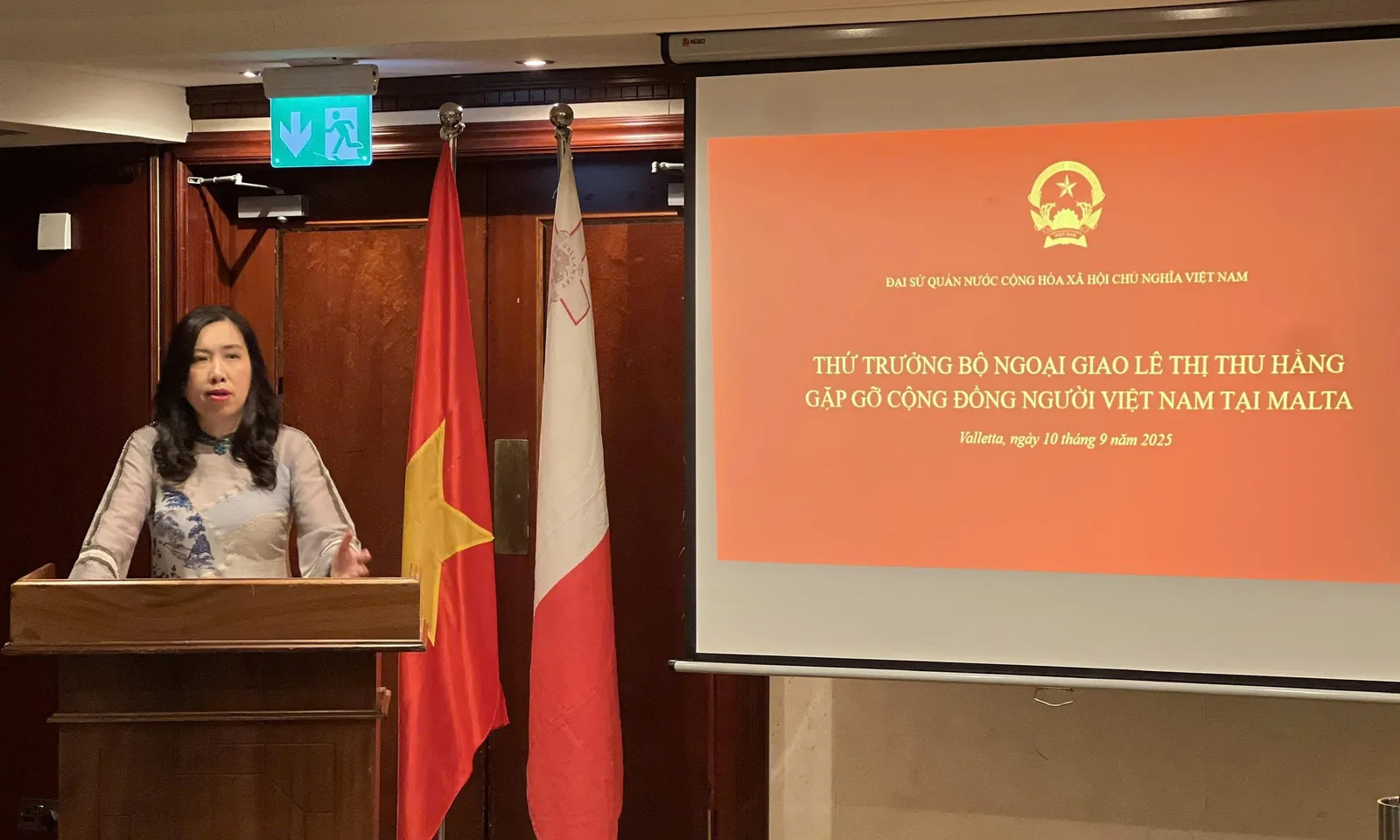 Thứ trưởng Ngoại giao Lê Thị Thu Hằng gặp gỡ cộng đồng người Việt tại Malta