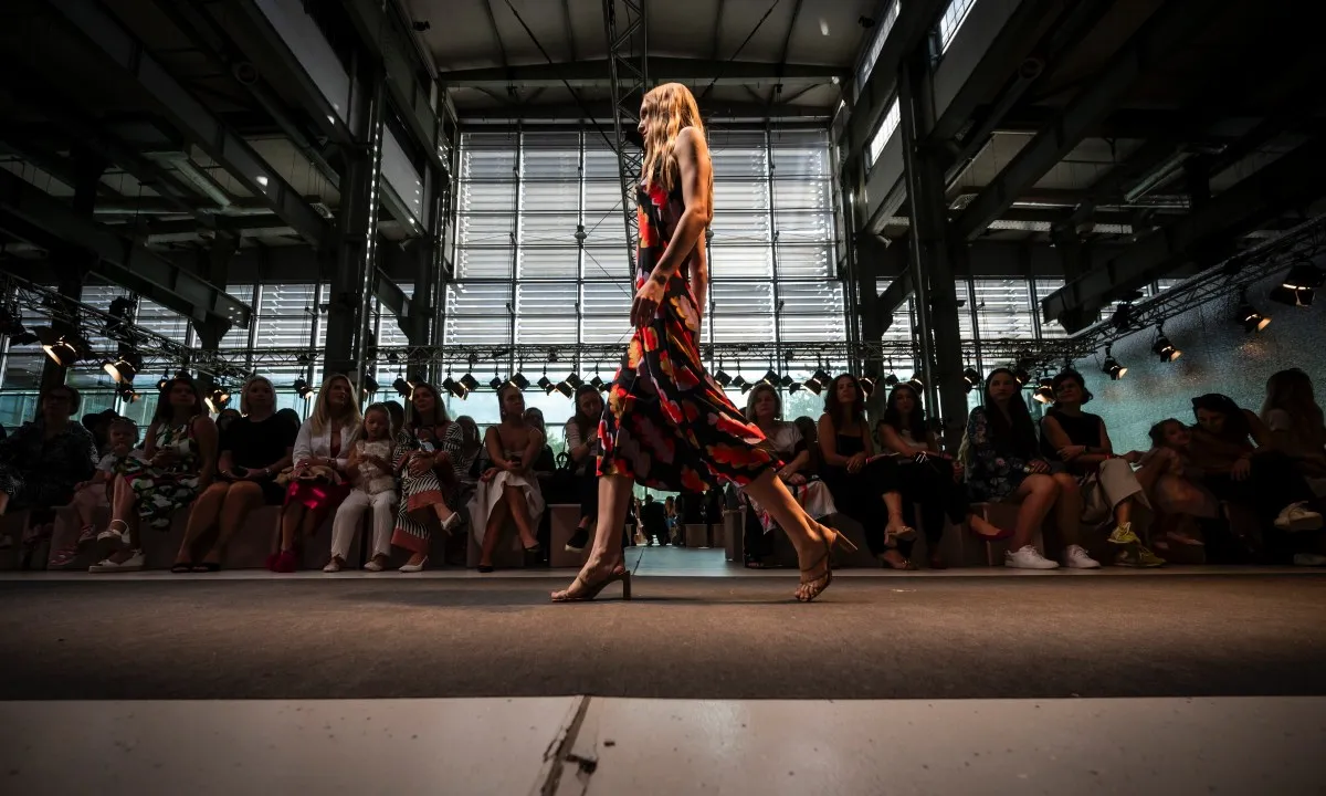 Người tiêu dùng toàn cầu quay lưng hàng “xa xỉ”