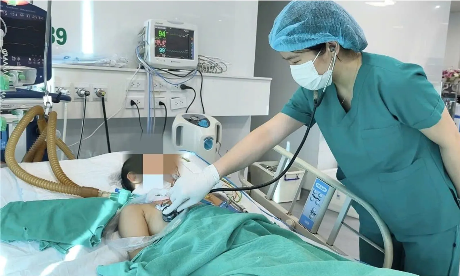 Bé gái 11 tuổi mắc bệnh dại từ chó nuôi trong nhà