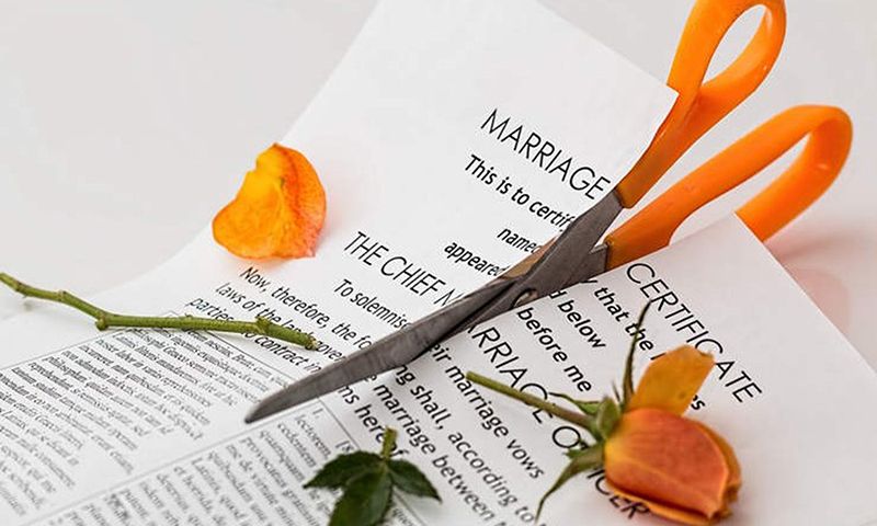 Cha mẹ ly hôn vì không thể thống nhất đặt tên cho con
