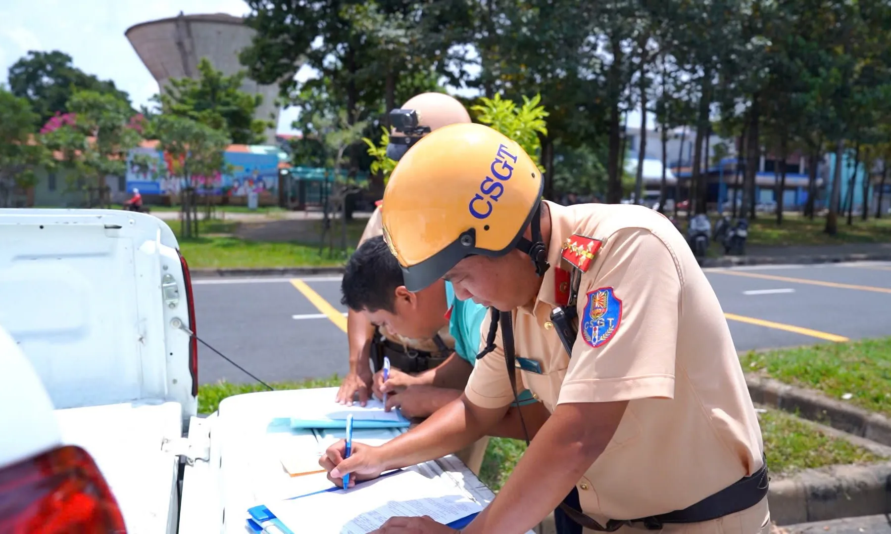 CSGT TPHCM thực hiện tổng kiểm tra xe tải, xe khách để kéo giảm tai nạn giao thông