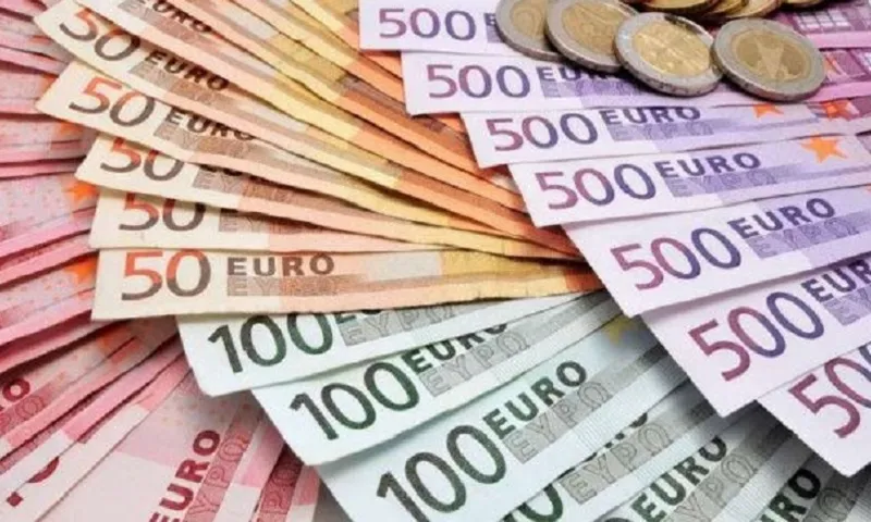 ECB giữ nguyên lãi suất