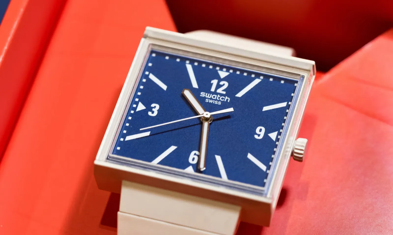 Hãng đồng hồ Thụy Sĩ ra mắt mẫu mới ‘chế giễu’ mức thuế 39% của tổng thống Trump