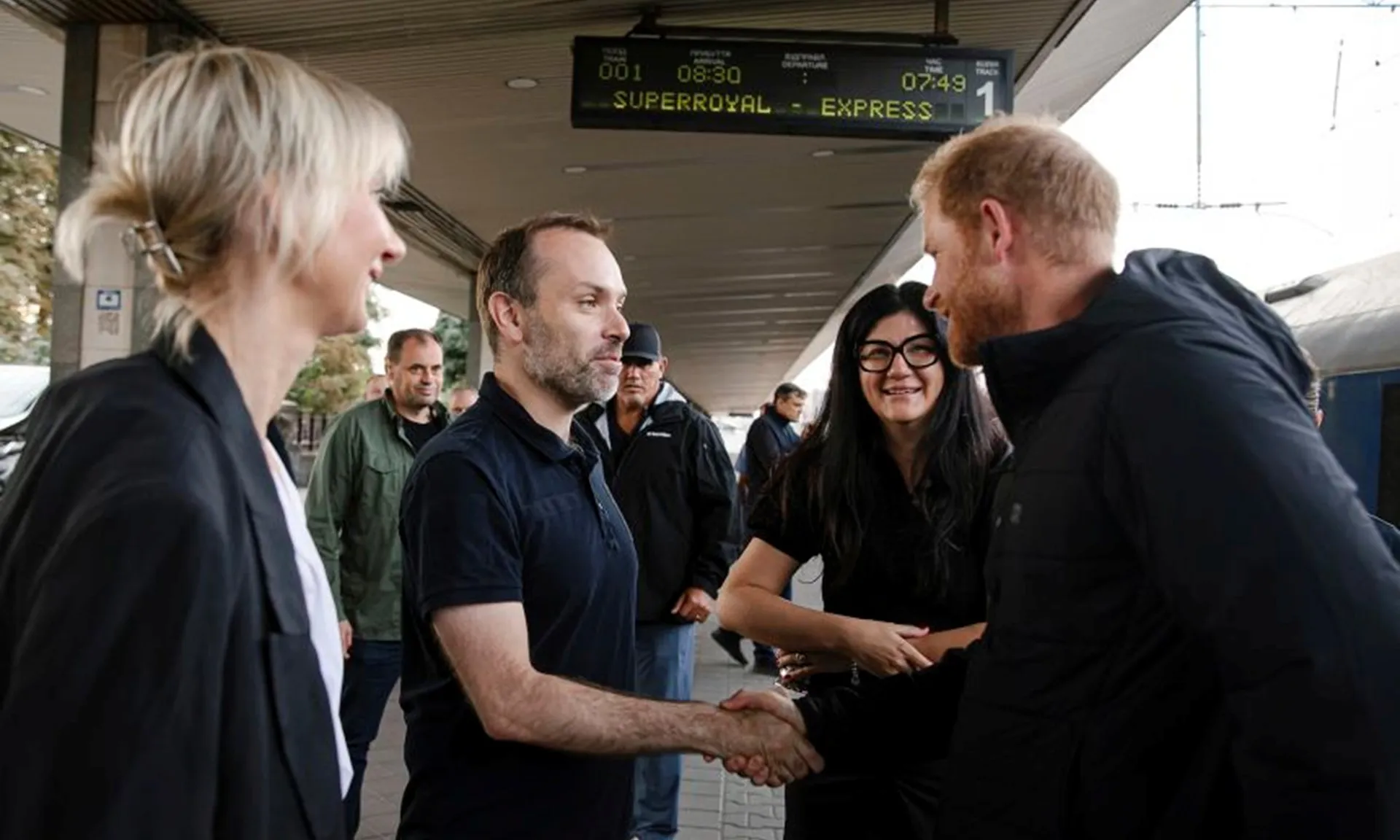 hoang-tu-harry-120925-1