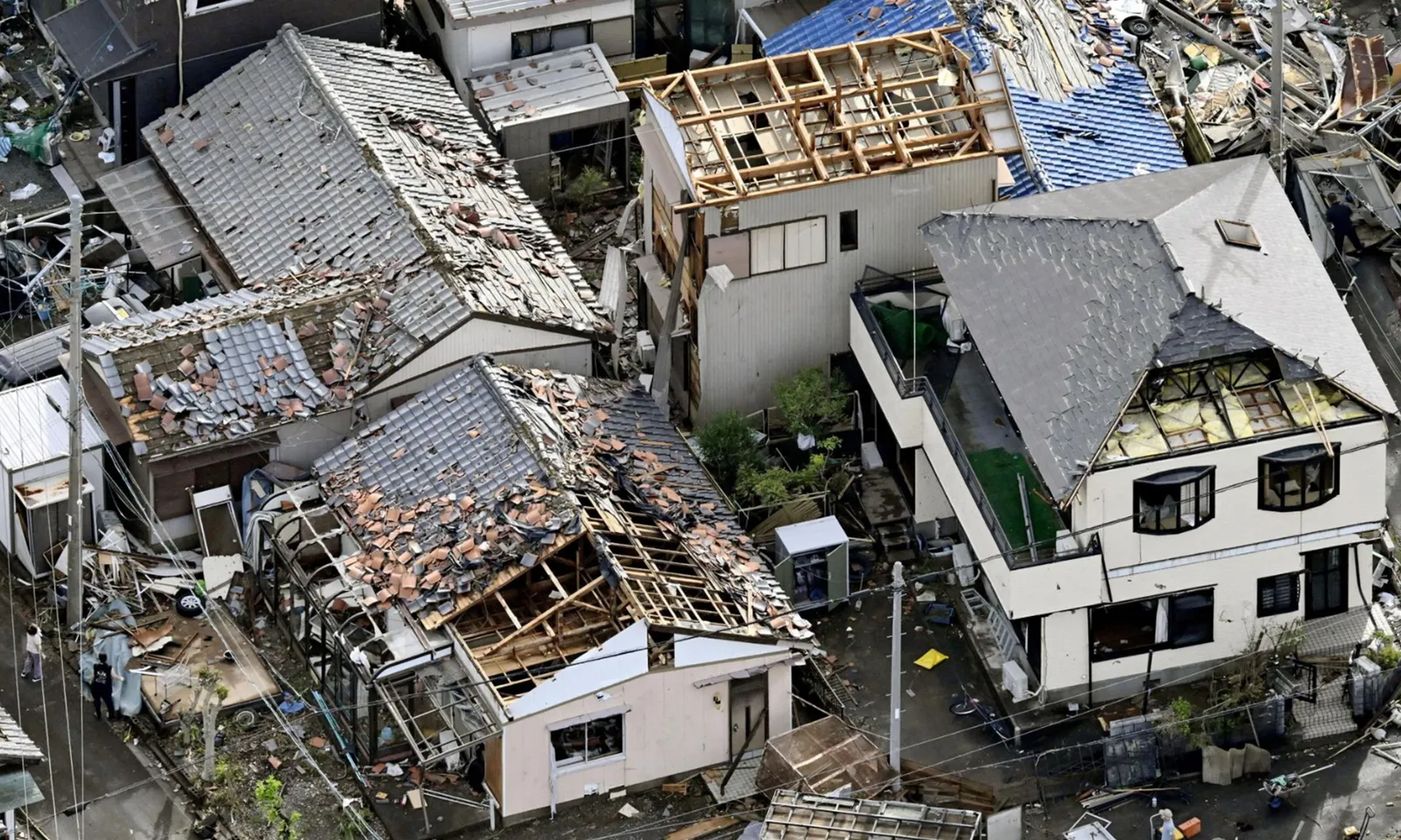 Lốc xoáy mạnh chưa từng có tấn công Nhật Bản, 89 người bị thương