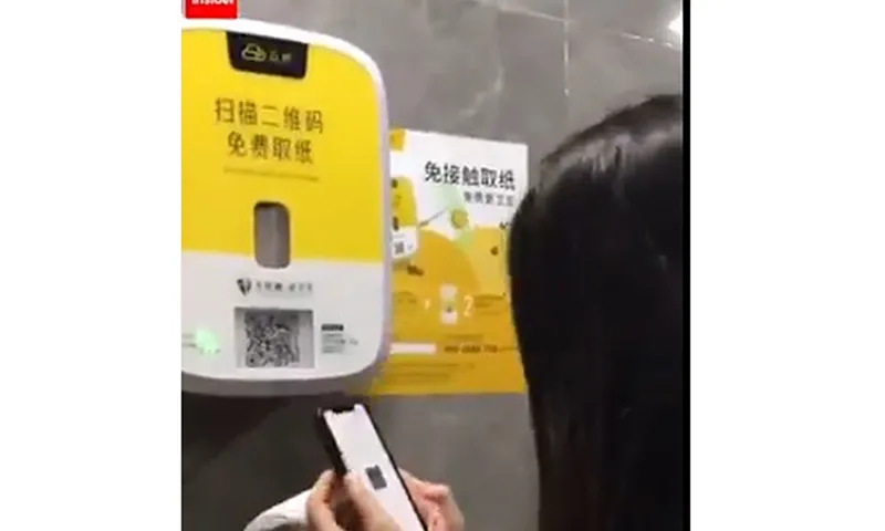 Phải xem quảng cáo để lấy giấy vệ sinh tại WC công cộng