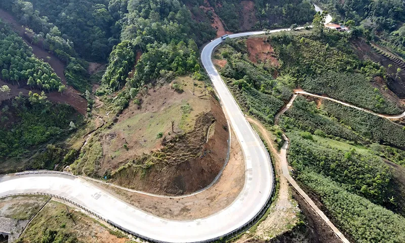 Đèo Lò Xo và tuyến Quốc lộ 14 xuống cấp đang được tu bổ