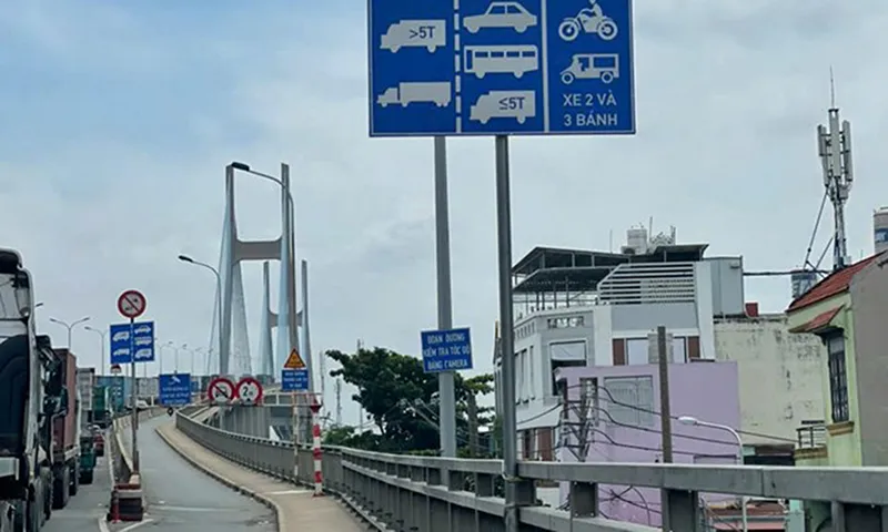 Điều chỉnh tổ chức giao thông trên đường Võ Chí Công đoạn từ cầu Phú Mỹ đến nút giao Mỹ Thủy, phường Cát Lái - Ảnh CSGT
