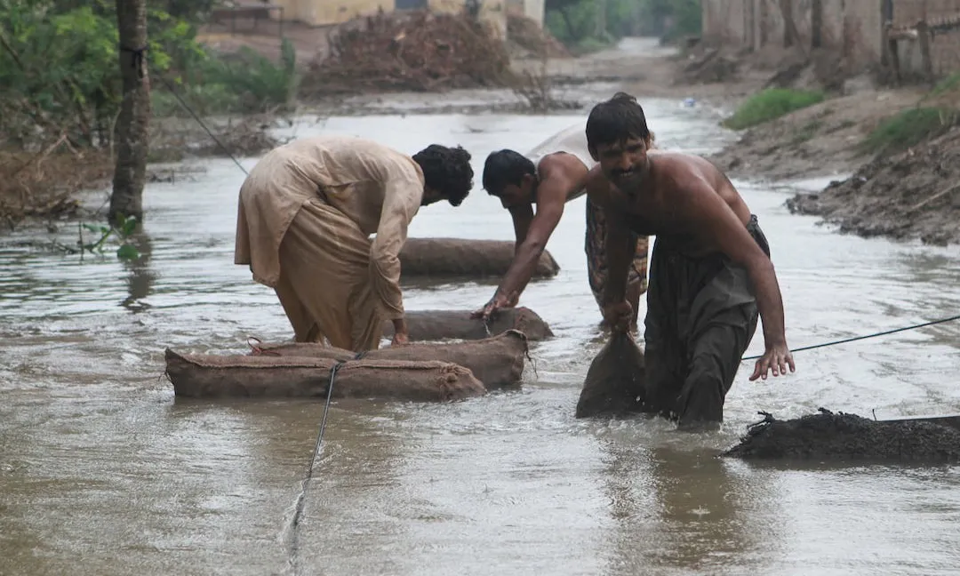 Pakistan: Thuyền cứu hộ lật trong lũ, ít nhất 9 người thiệt mạng