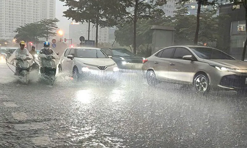 Cảnh báo chiều nay mưa dông ở Hà Nội