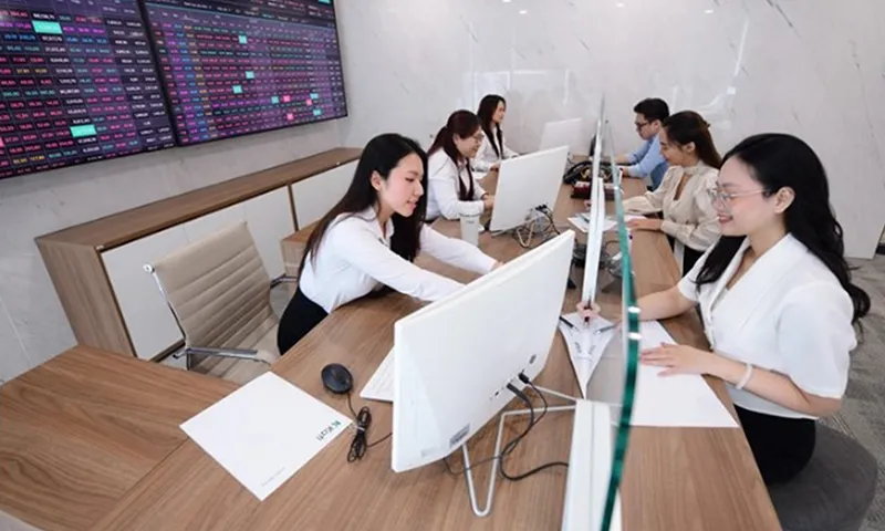 Chính phủ sẽ nghiên cứu áp dụng bán khống chứng khoán, giao dịch trong ngày