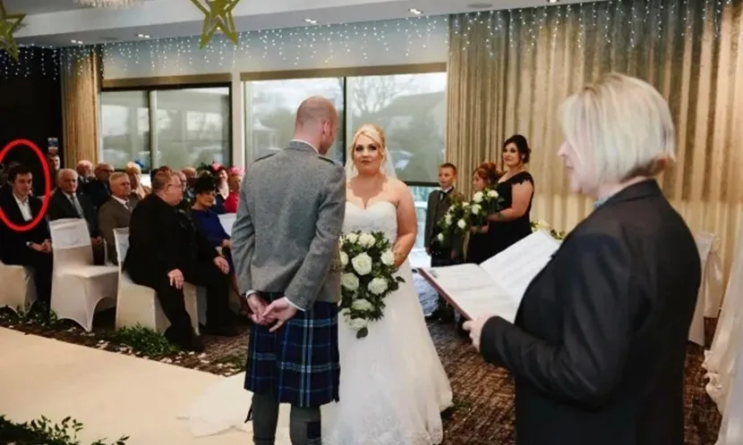 Cô dâu phát hiện “khách mời bí ẩn” trong ảnh cưới chỉ là người… đi nhầm tiệc