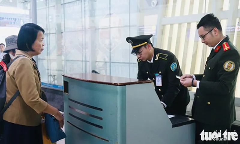 Từ 1 12, chỉ hành khách có hành lý ký gửi, hành khách đặc biệt mới làm thủ tục tại quầy sân bay