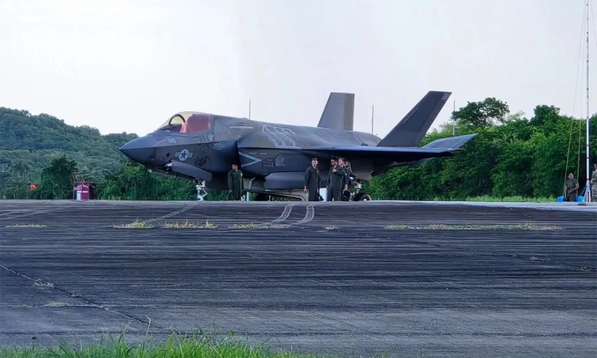 Tiêm kích F-35B Mỹ xuất hiện tại Puerto Rico gần Venezuela
