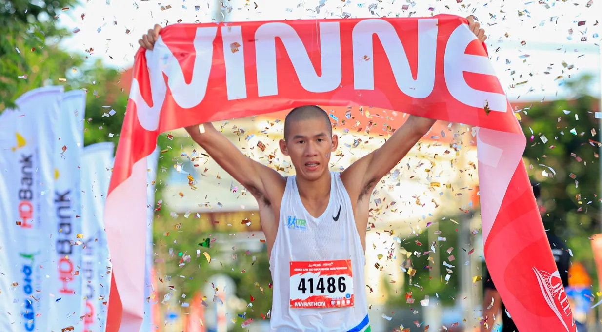 Hình 10_.VĐV Triệu Tiến Luyện có thành tích ấn tượng ở cự ly 42 km trong 3 mùa vừa qua sẽ tiếp tục tham gia mùa 4JPG